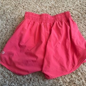 lululemon size 2 4” lipgloss hotty hot shorts